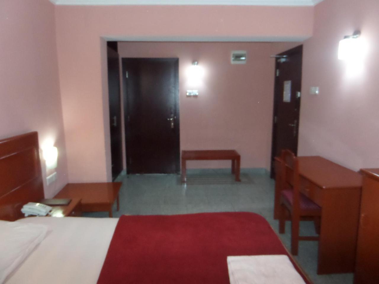 Hotel Newcastle Lagos Exterior photo